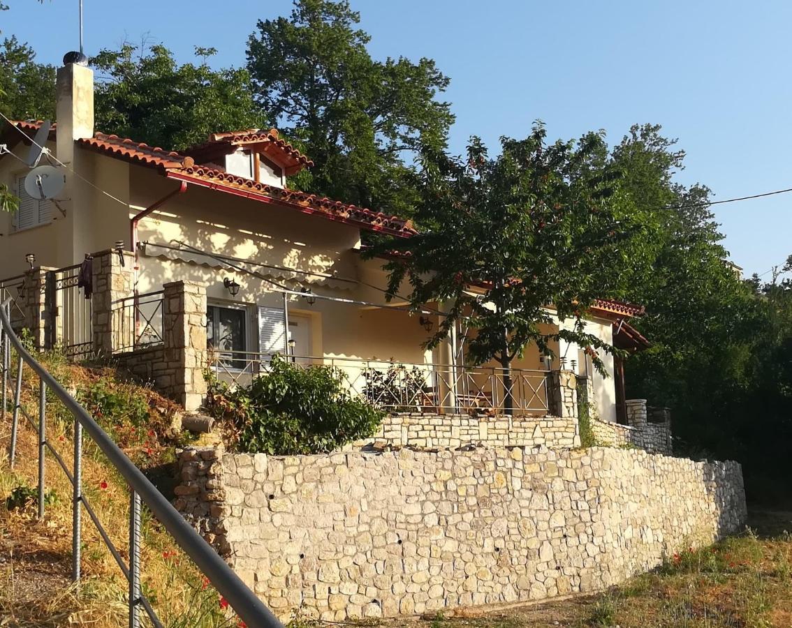 Вилла Plataniotissa Mansion Калаврита Экстерьер фото